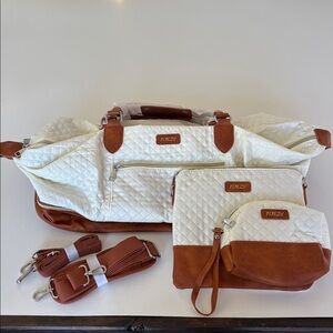 NWT Itiezy Travel Weekender Bag with Crossbody and Toiletry Bag in Cream Brown